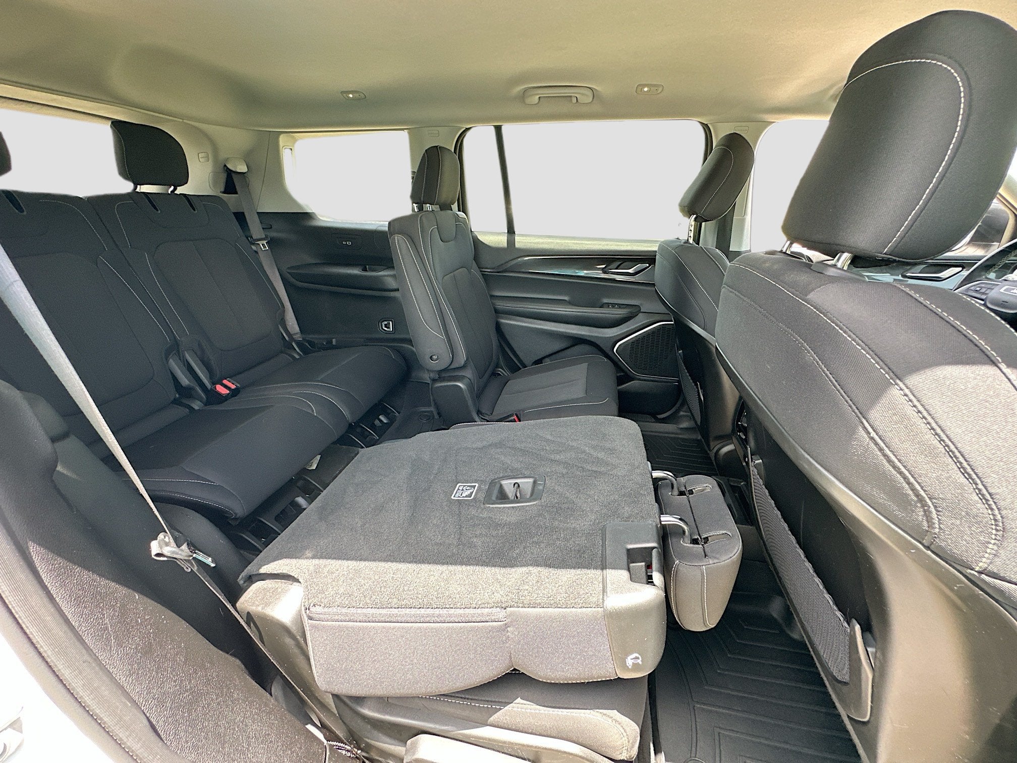 2022 Jeep Grand Cherokee L Laredo