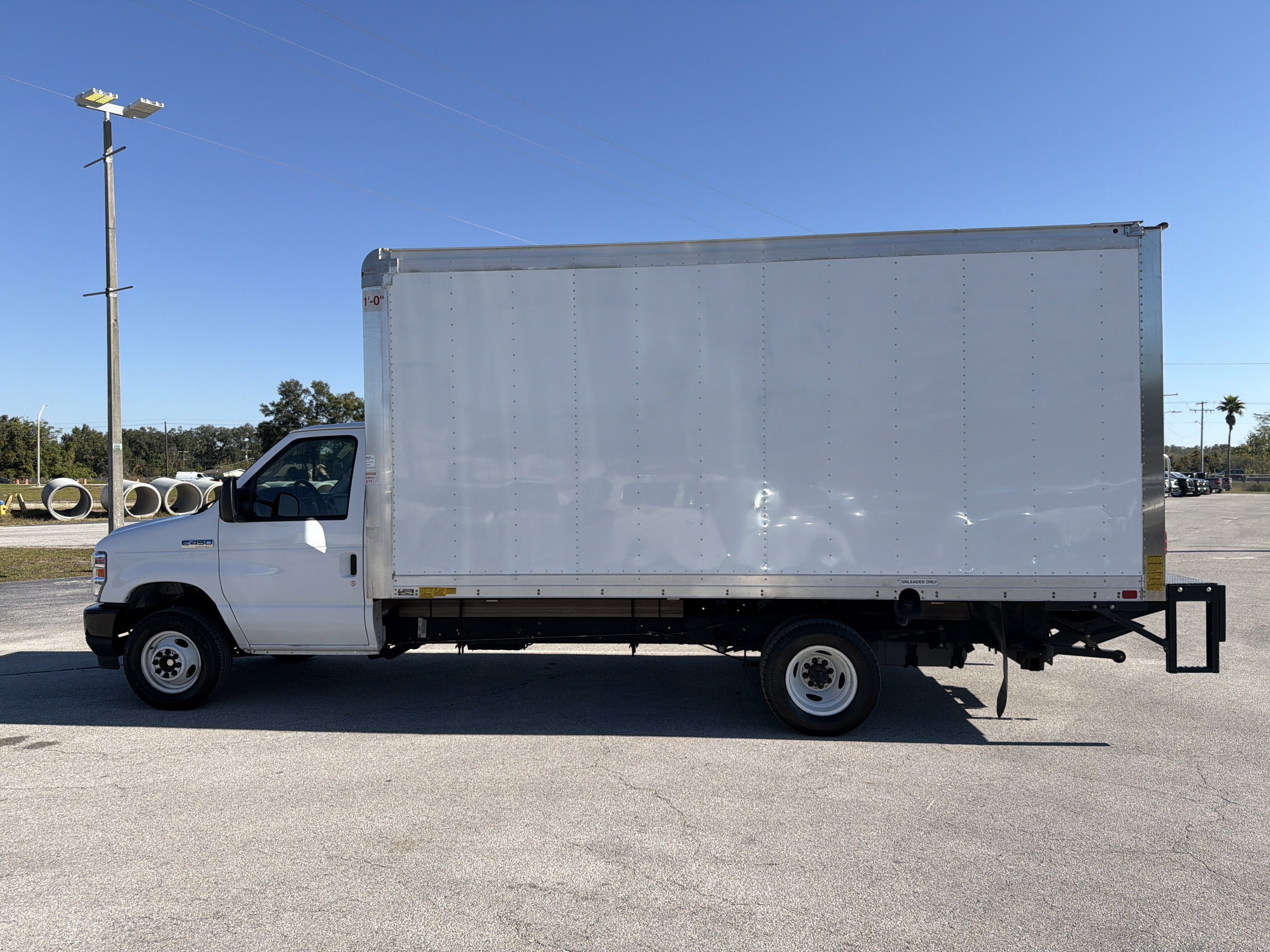 2024 Ford E-450SD Base