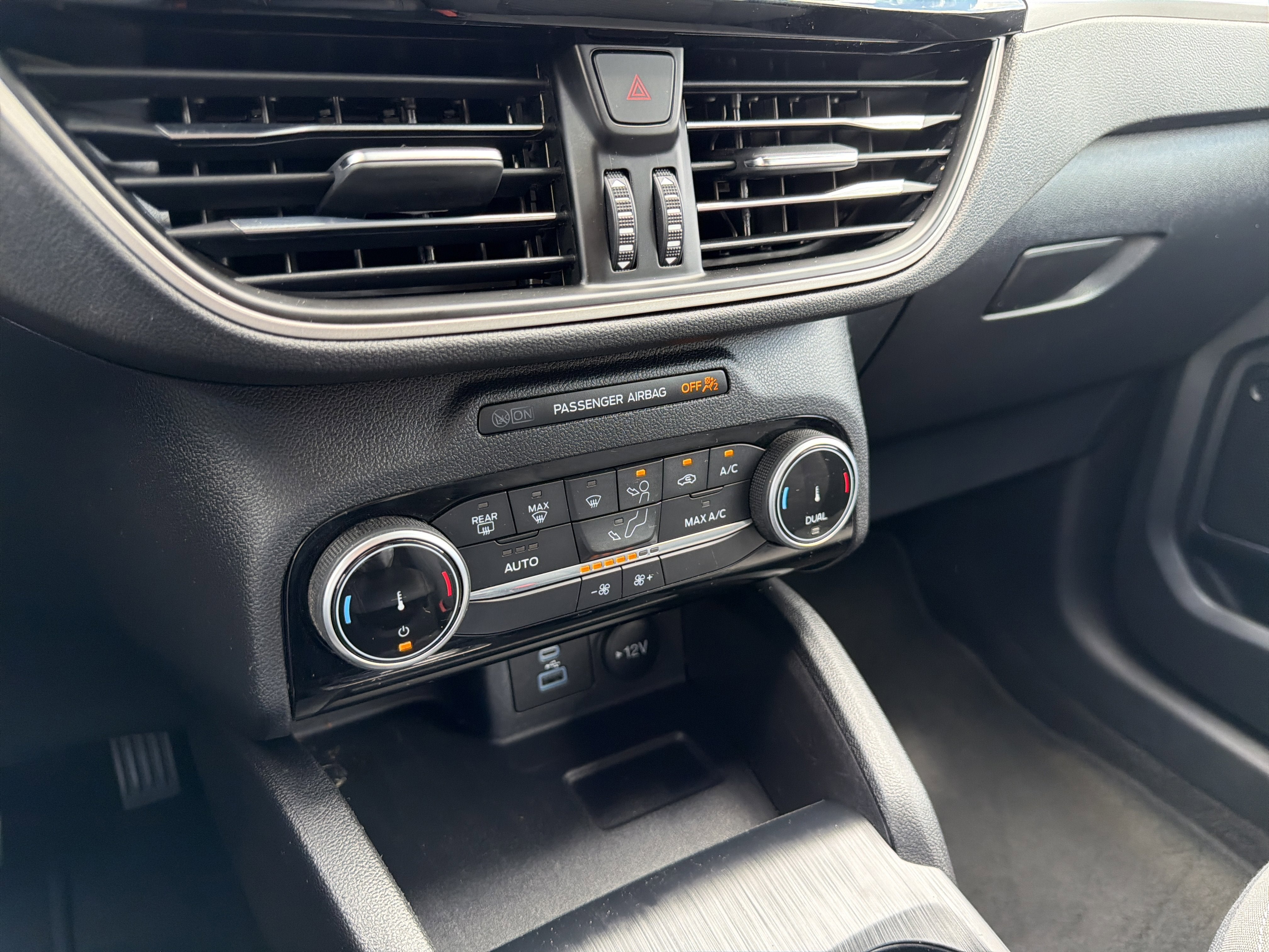 2022 Ford Escape Hybrid SE