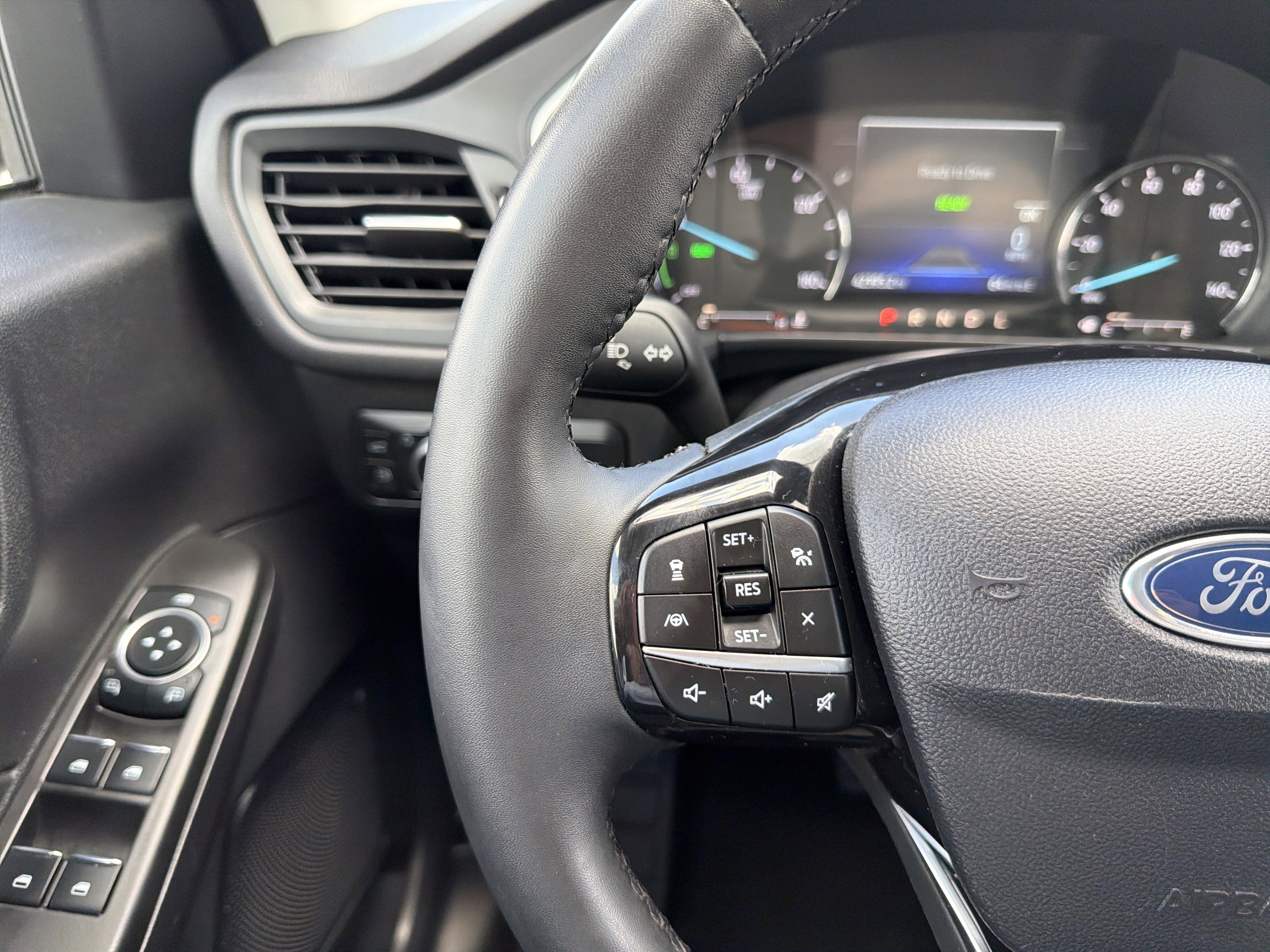 2022 Ford Escape Hybrid SE