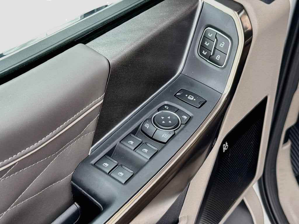 2027 Ford F-350SD Platinum DRW