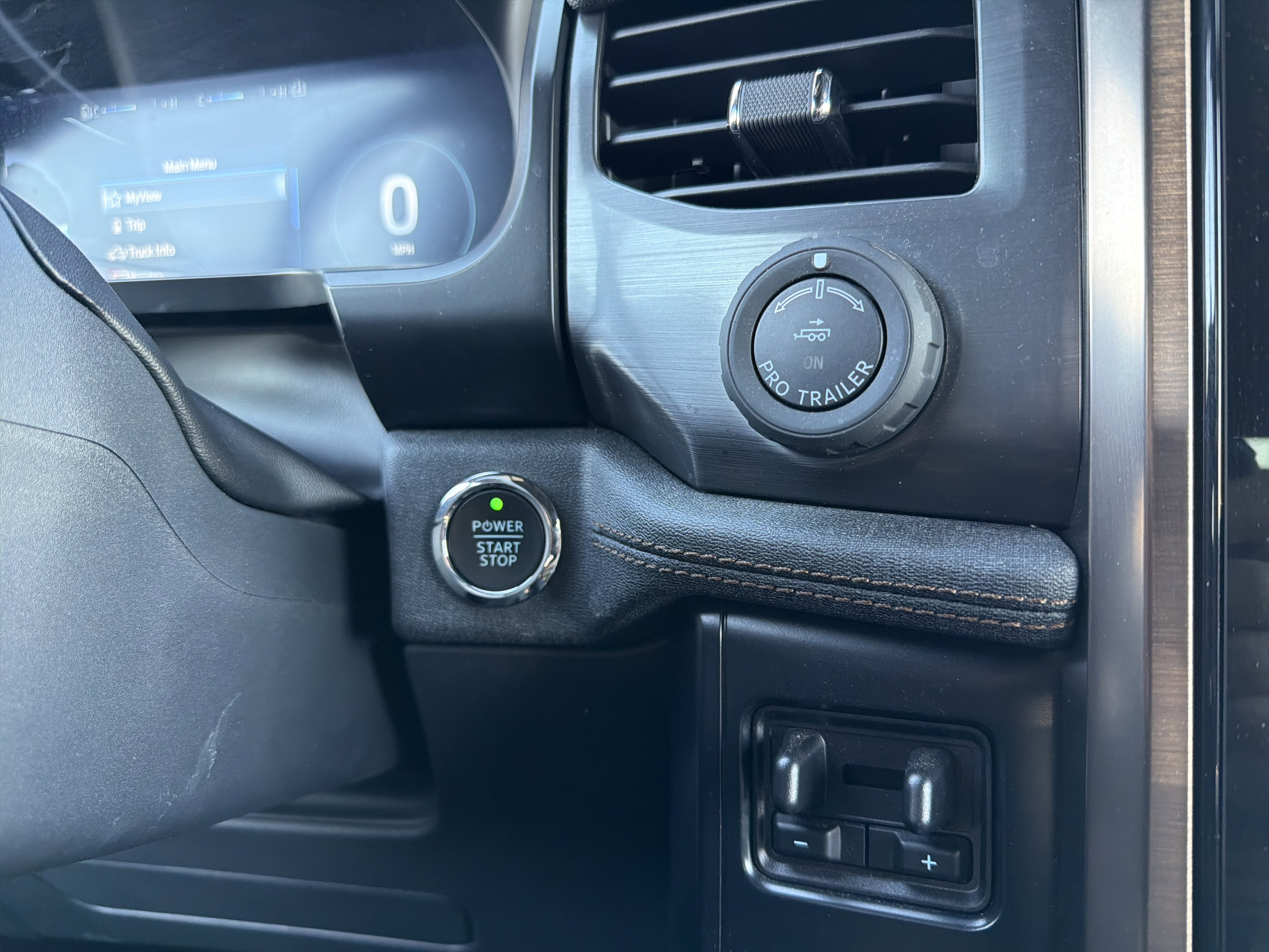 2023 Ford F-150 Lightning Lariat