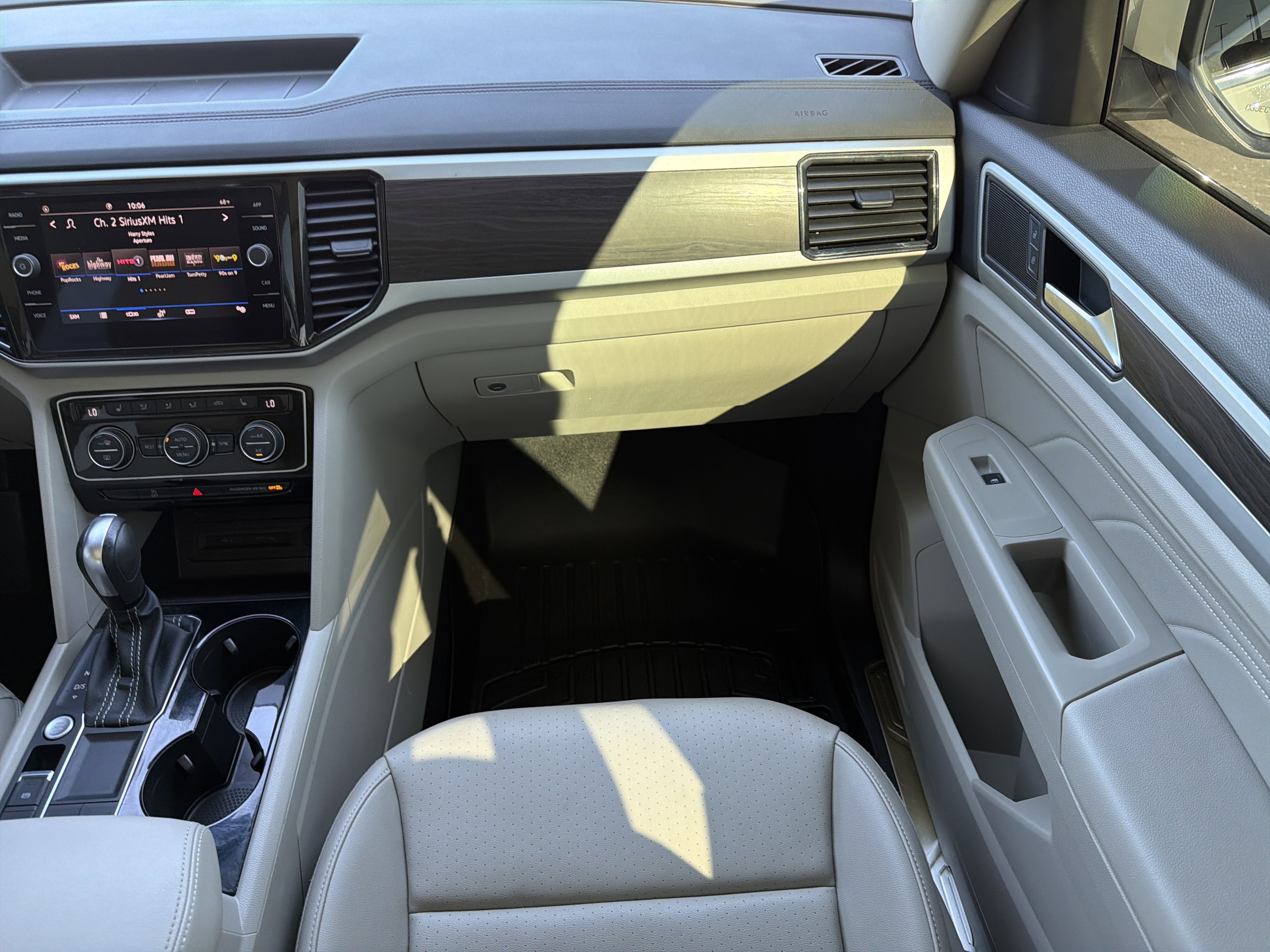 2022 Volkswagen Atlas 2.0T SE w/Technology