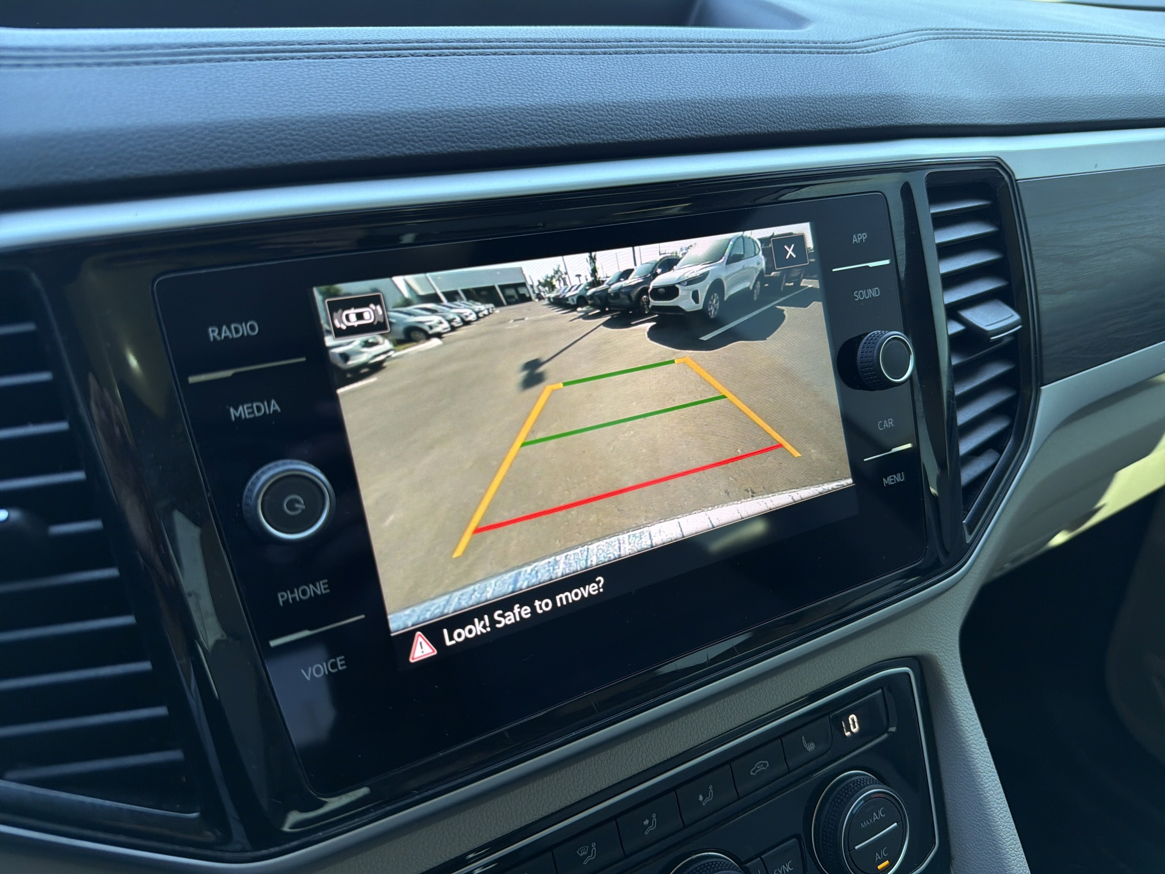 2022 Volkswagen Atlas 2.0T SE w/Technology