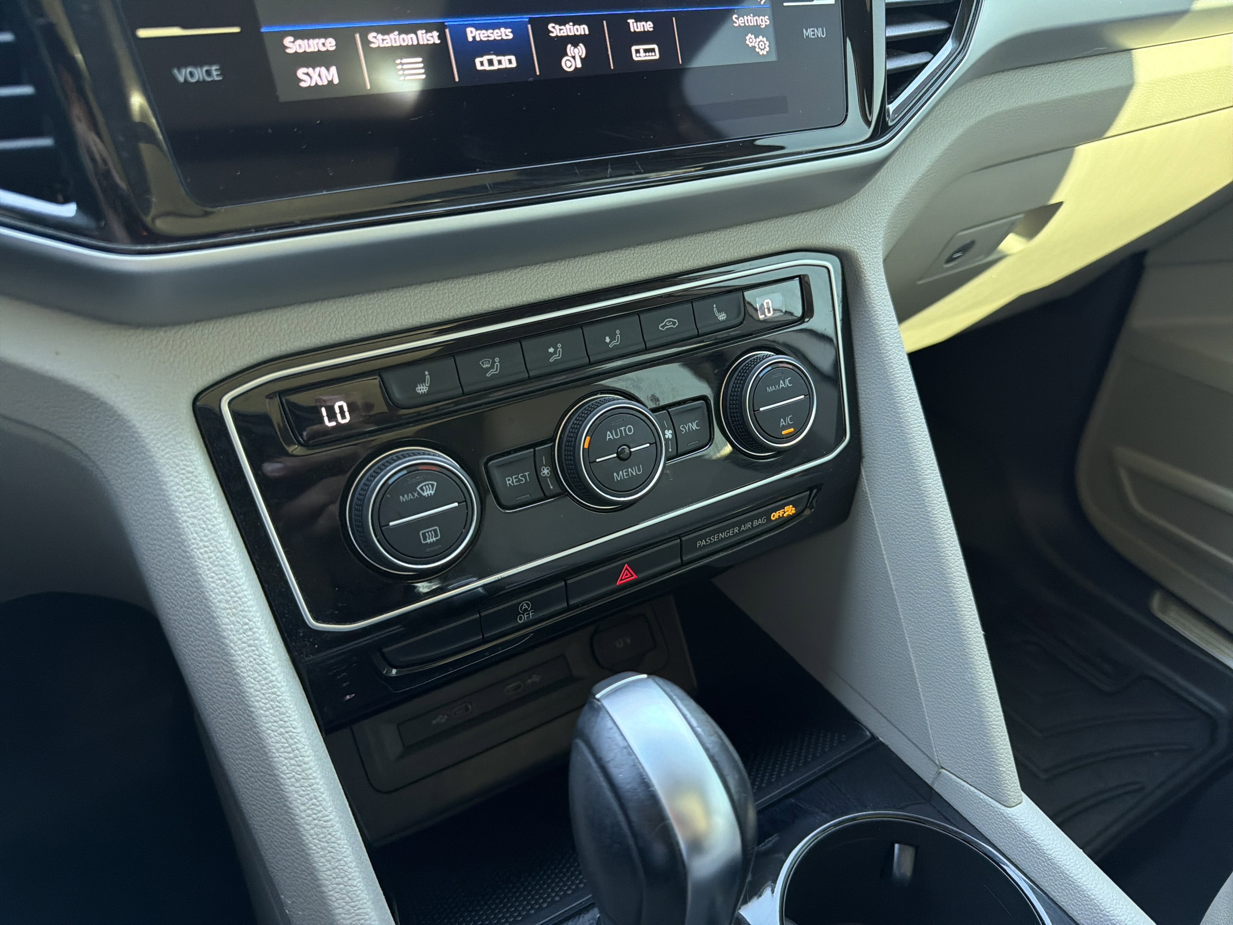 2022 Volkswagen Atlas 2.0T SE w/Technology