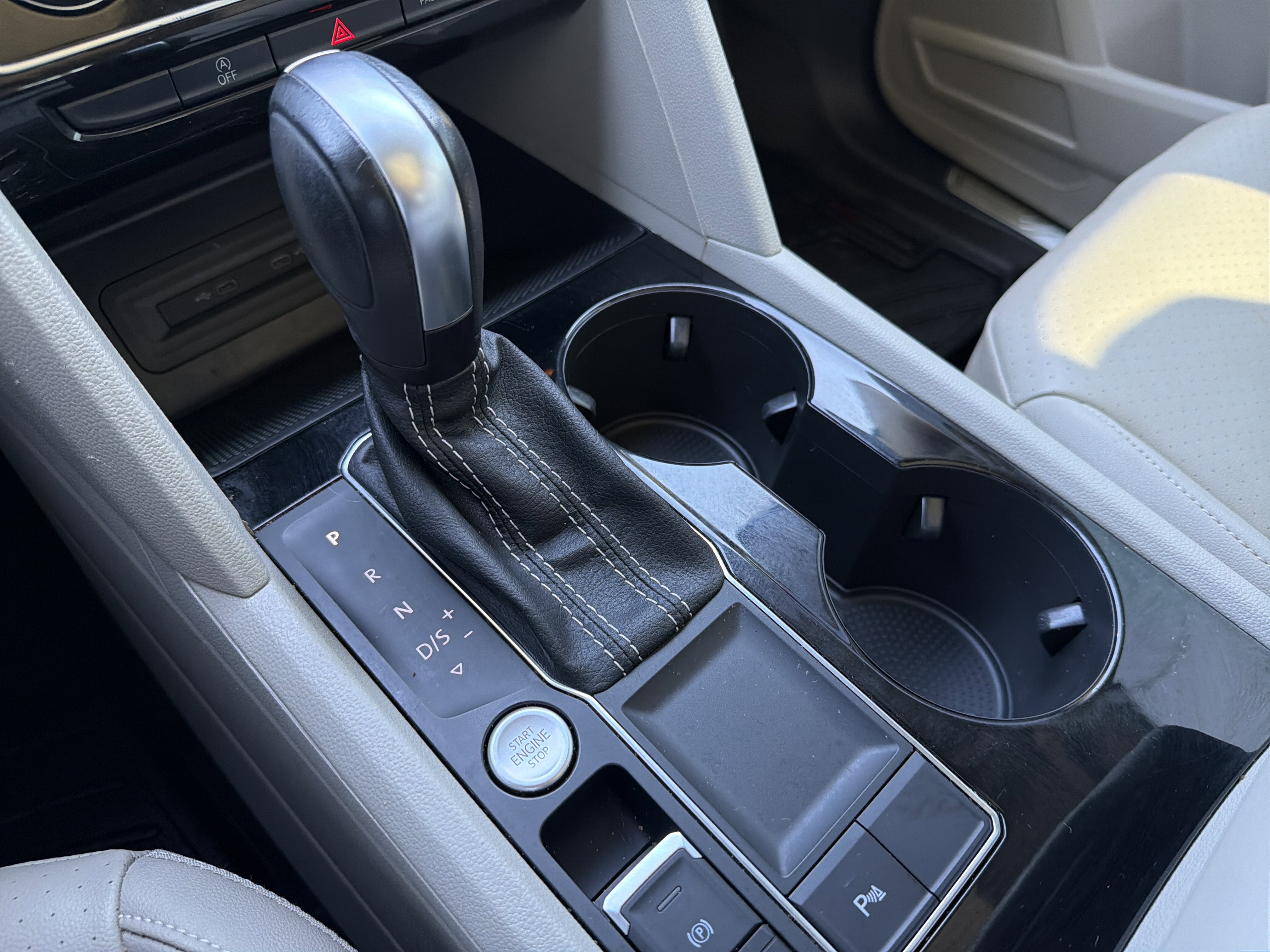 2022 Volkswagen Atlas 2.0T SE w/Technology