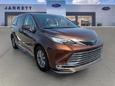 2022 Toyota Sienna XLE 8 Passenger