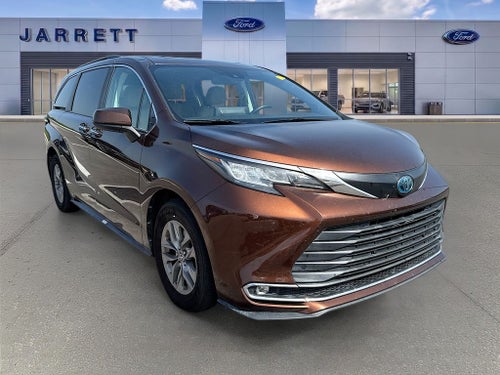 2022 Toyota Sienna XLE 8 Passenger