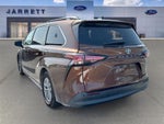 2022 Toyota Sienna XLE 8 Passenger