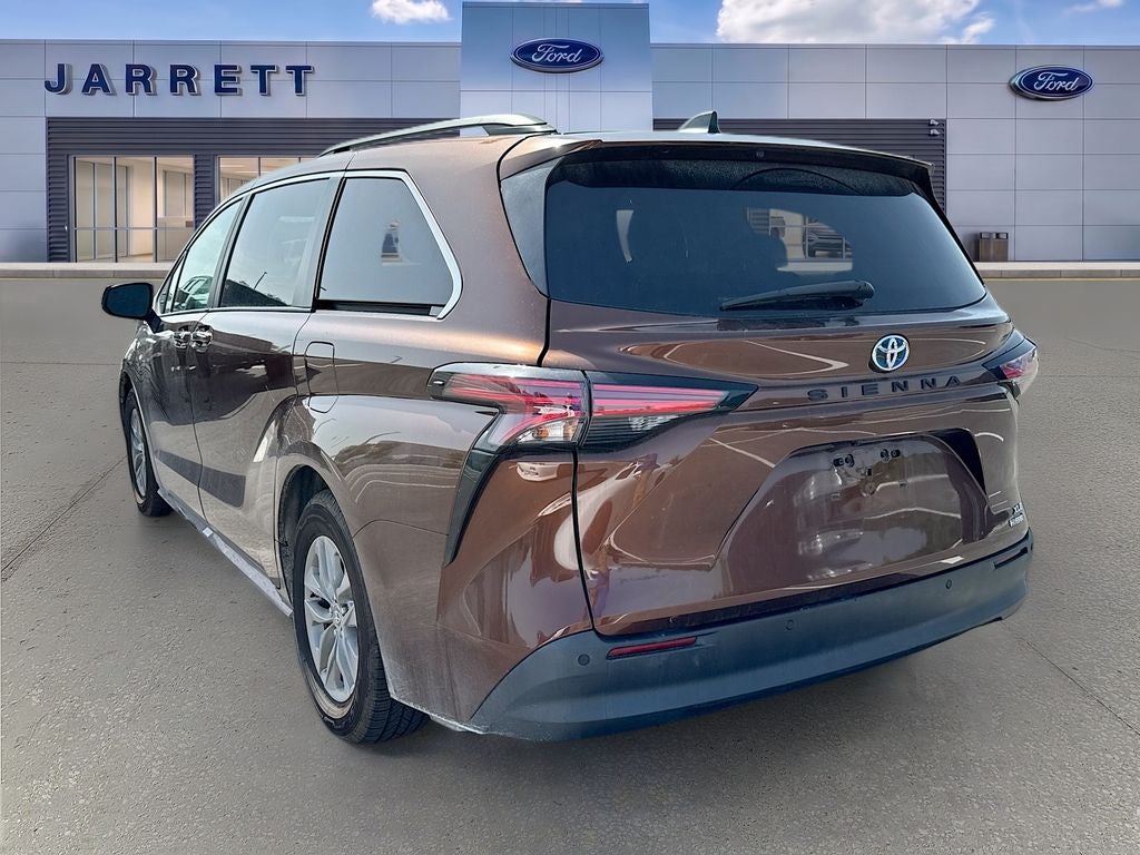2022 Toyota Sienna XLE 8 Passenger