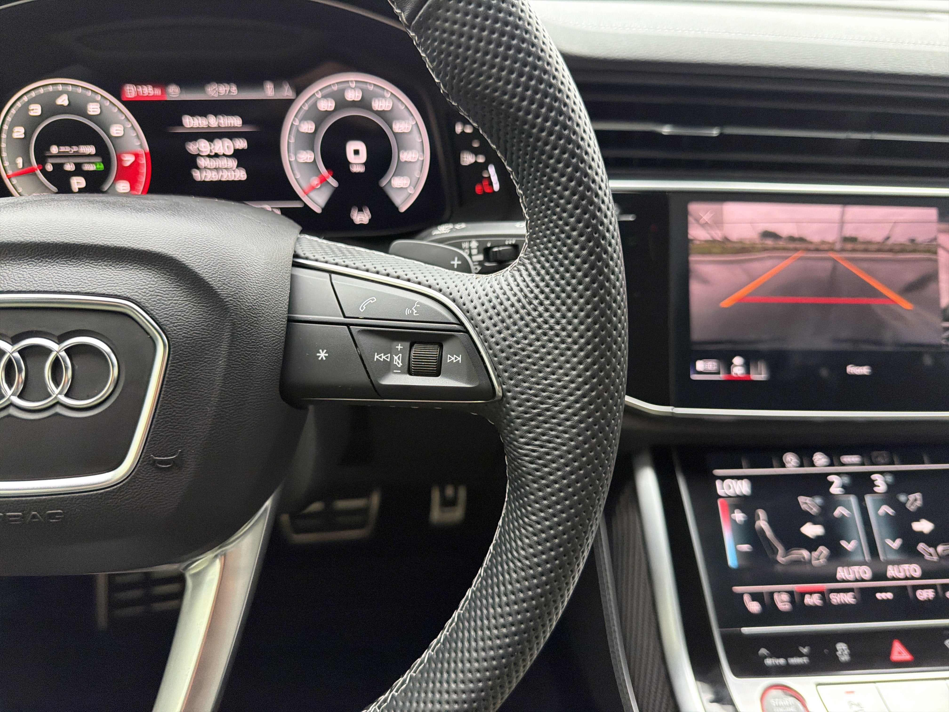 2025 Audi SQ7 Premium Plus quattro