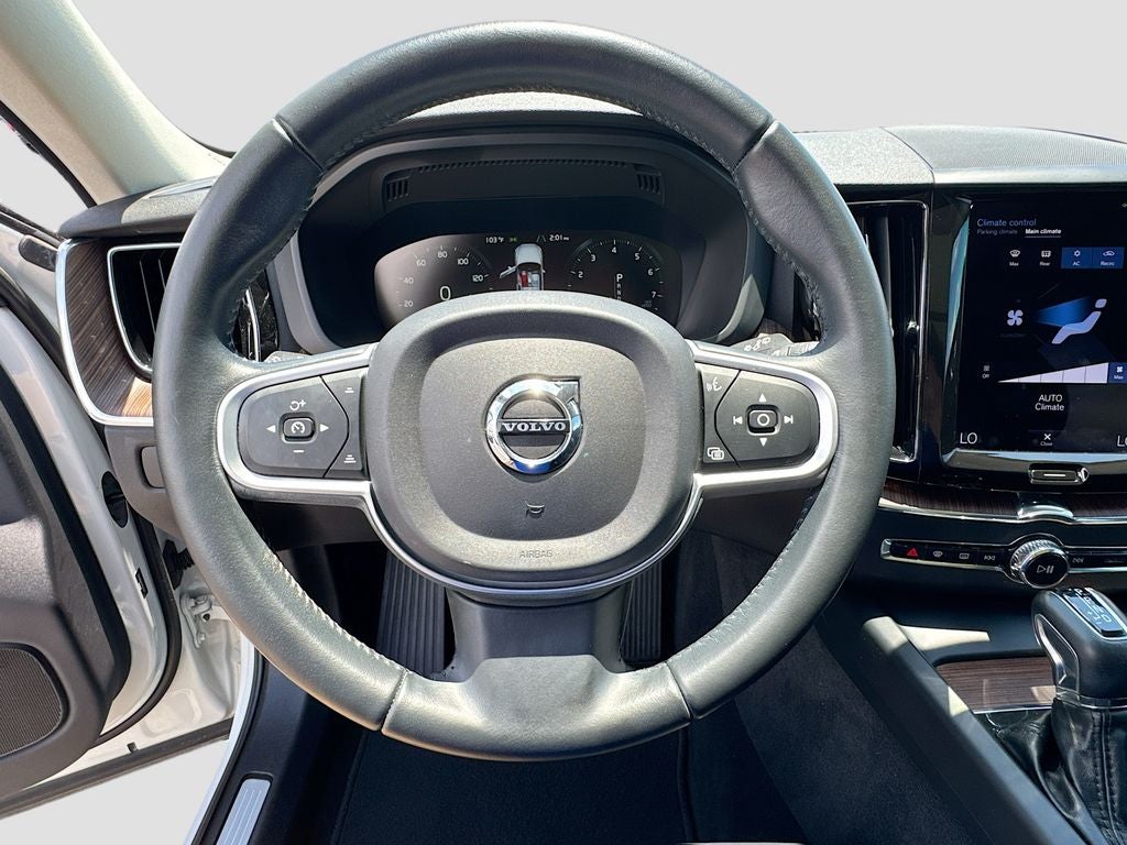 2021 Volvo XC60 T5 Momentum