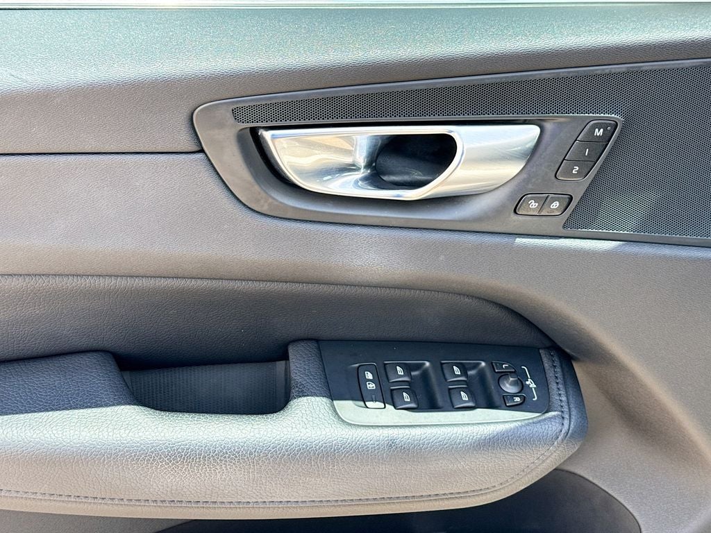 2021 Volvo XC60 T5 Momentum