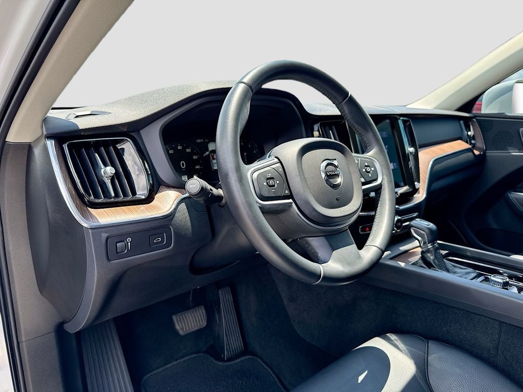 2021 Volvo XC60 T5 Momentum