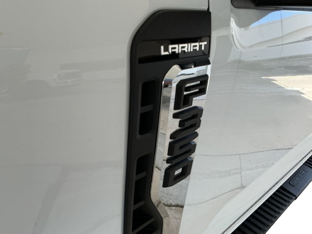 2027 Ford F-350SD Lariat DRW