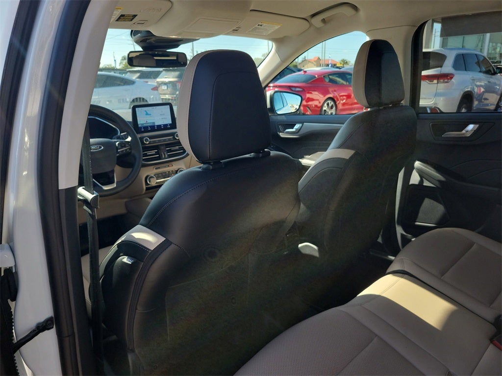 2022 Ford Escape Hybrid Titanium