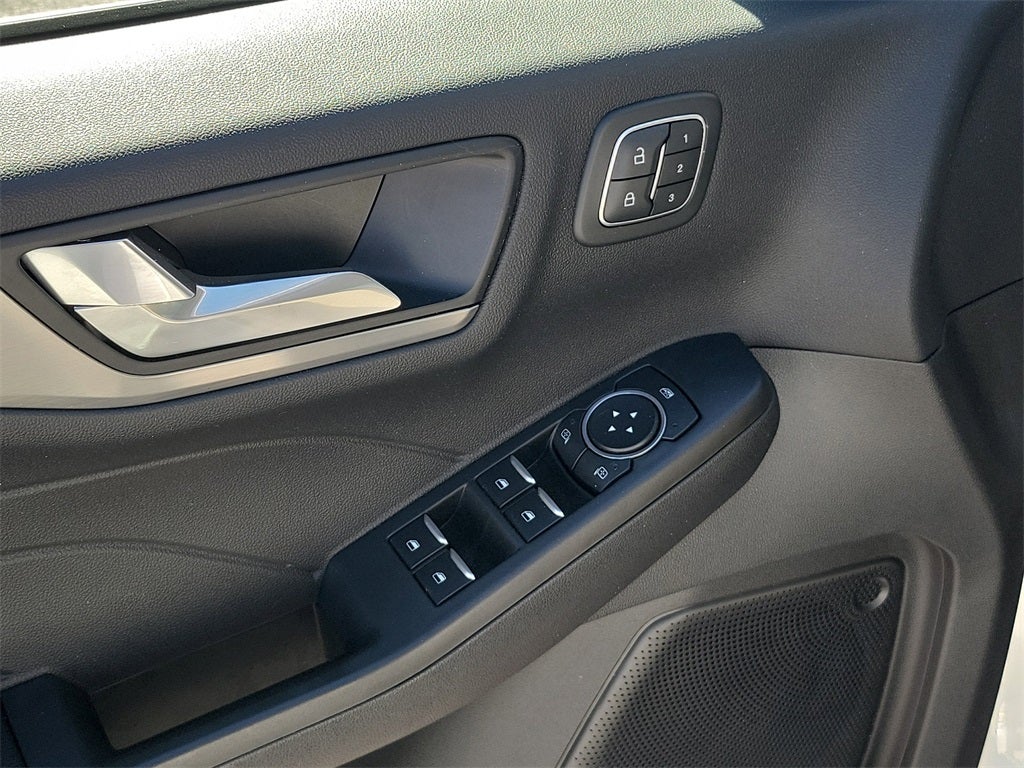 2022 Ford Escape Hybrid Titanium