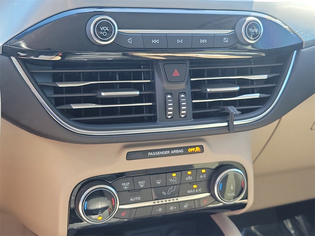 2022 Ford Escape Hybrid Titanium