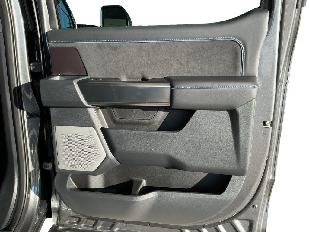 2027 Ford F-350SD Platinum