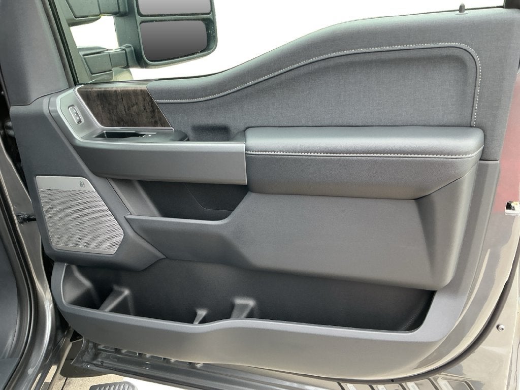 2027 Ford F-350SD Lariat DRW