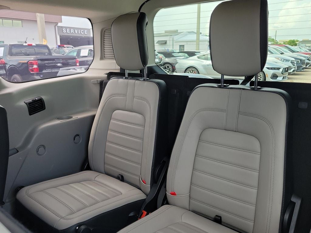 2023 Ford Transit Connect Titanium