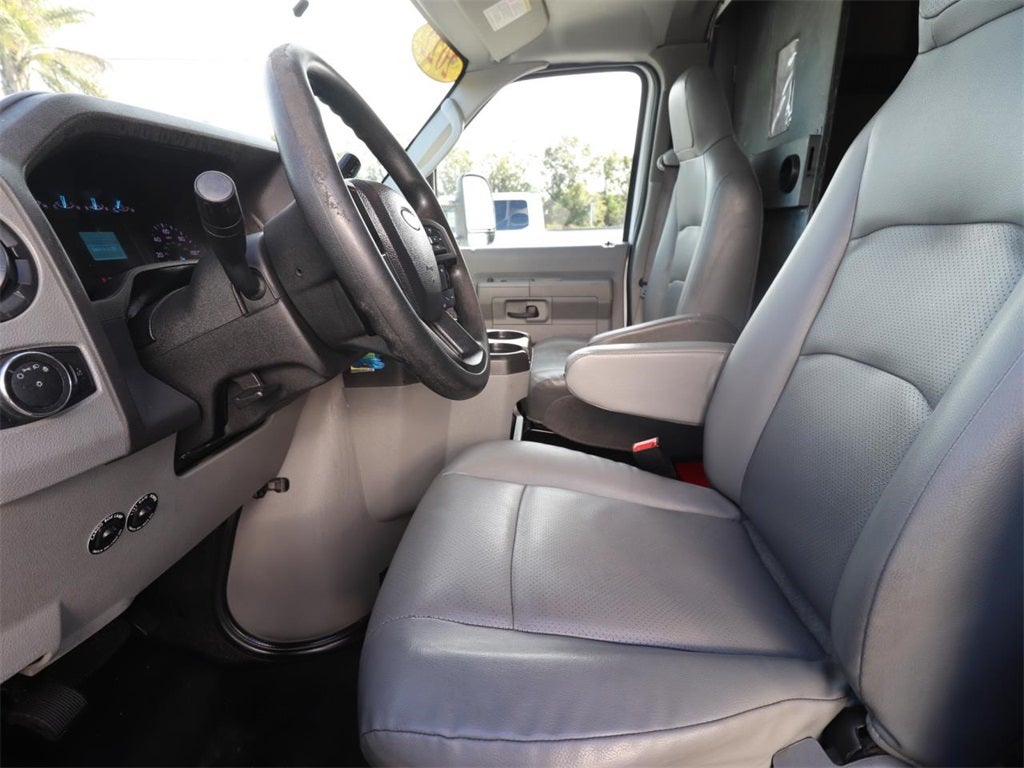 2022 Ford E-450SD Base