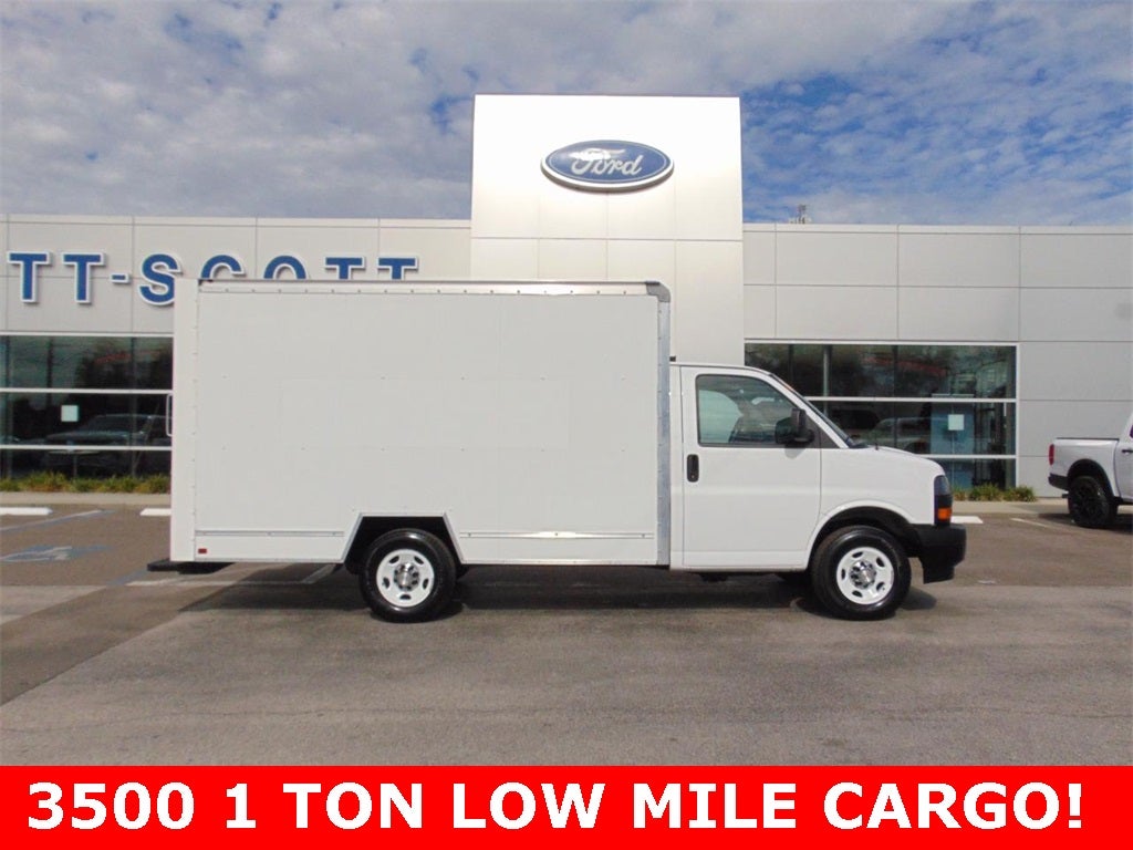 2023 GMC Savana 3500 Work Van