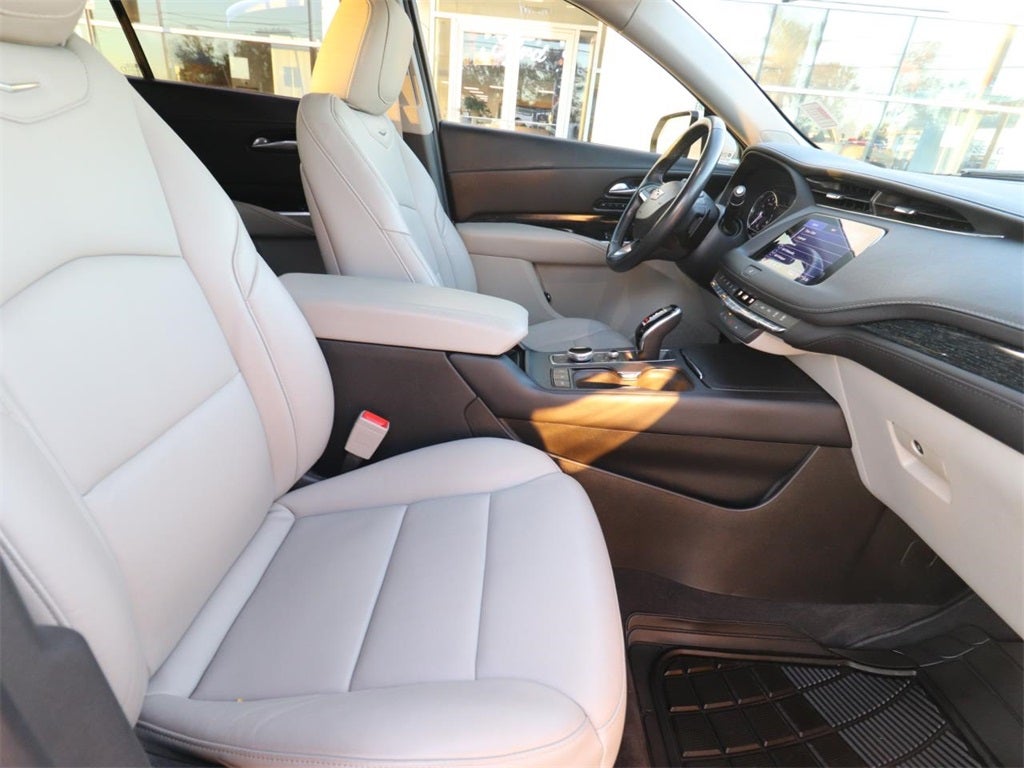 2022 Cadillac XT4 Premium Luxury