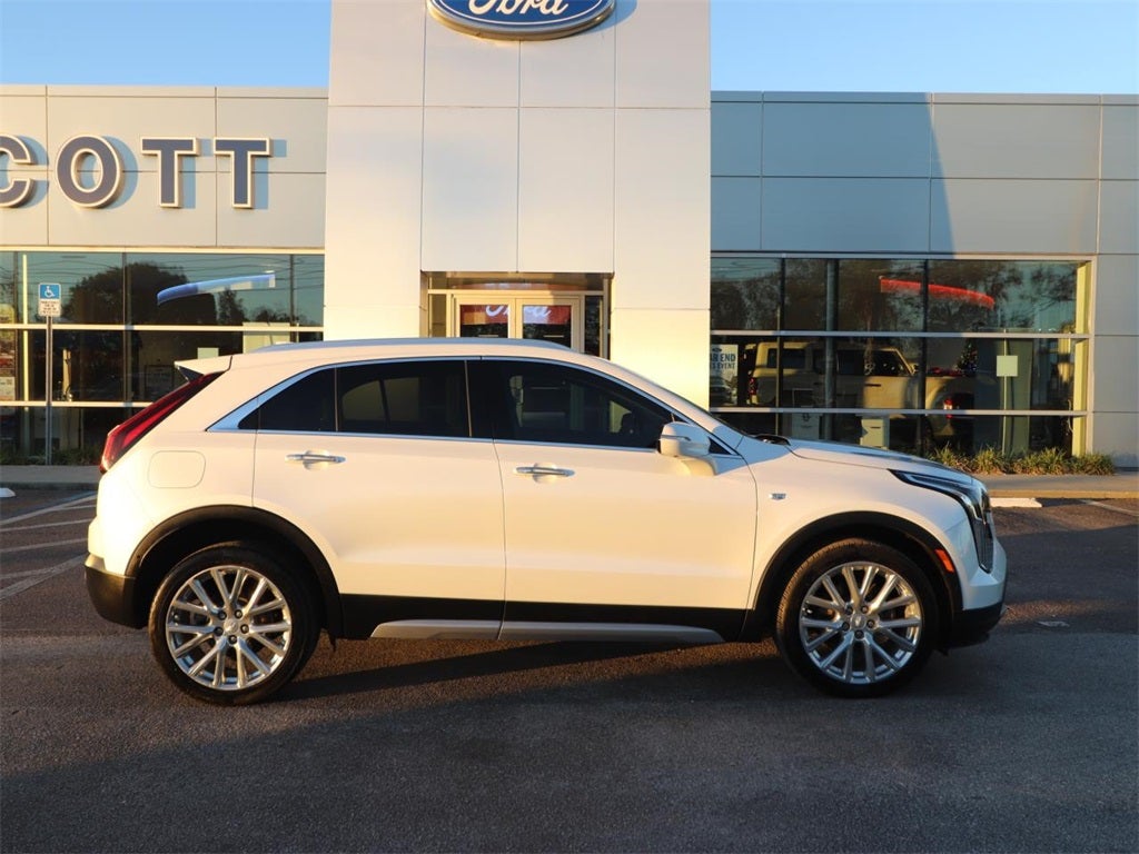 2022 Cadillac XT4 Premium Luxury