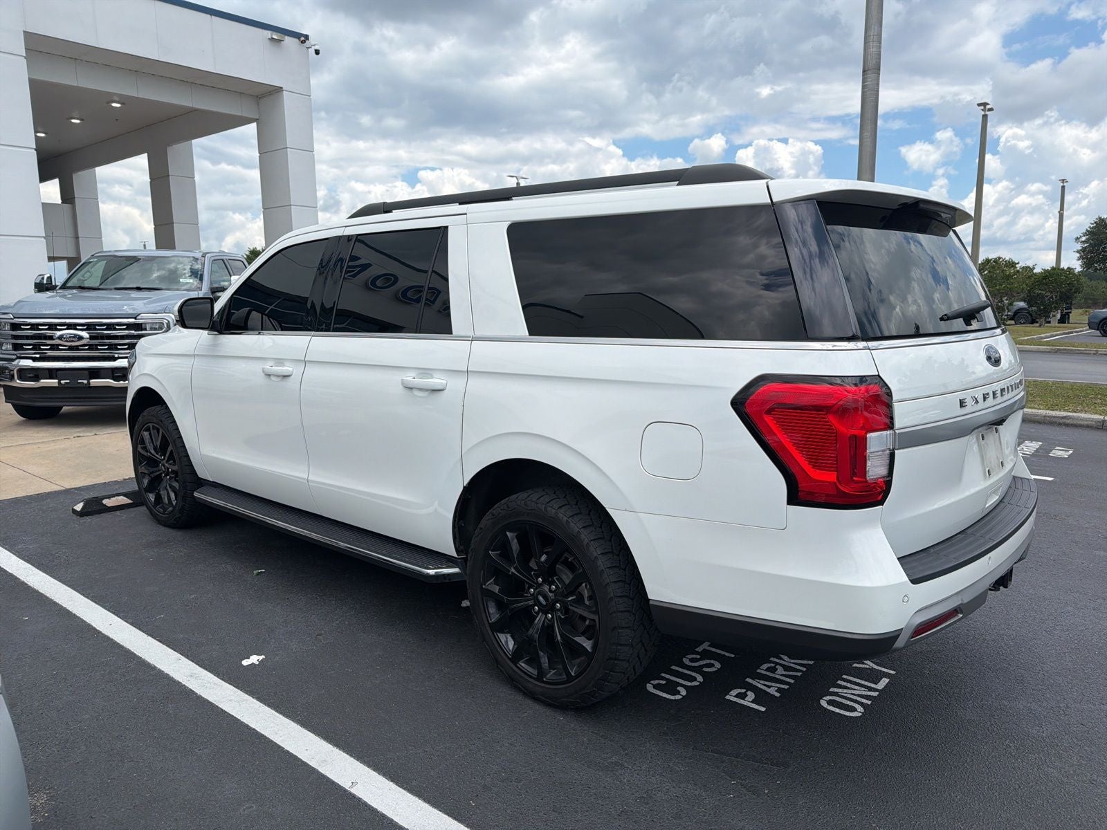2022 Ford Expedition Max XLT