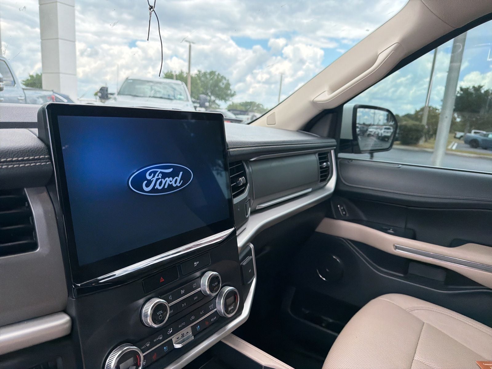 2022 Ford Expedition Max XLT