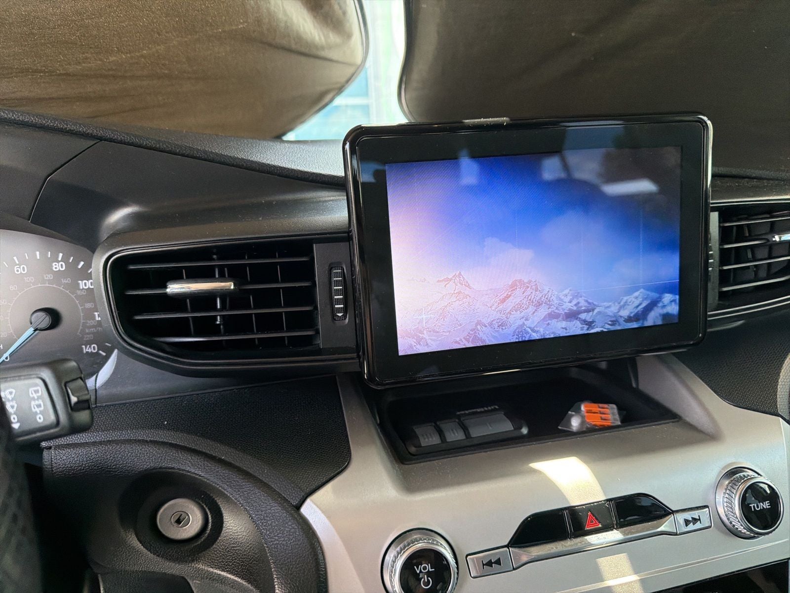 2020 Ford Explorer Base