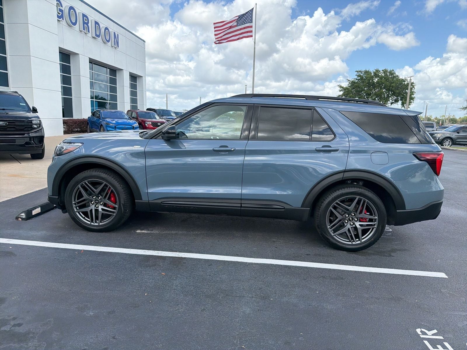 2025 Ford Explorer ST-Line