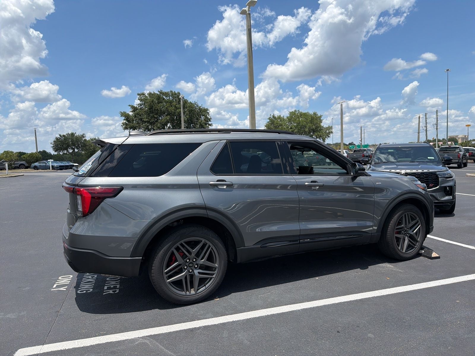2025 Ford Explorer ST-Line