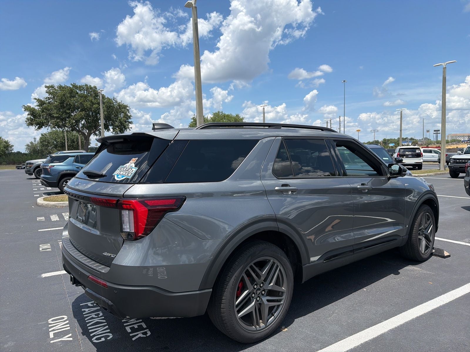 2025 Ford Explorer ST-Line