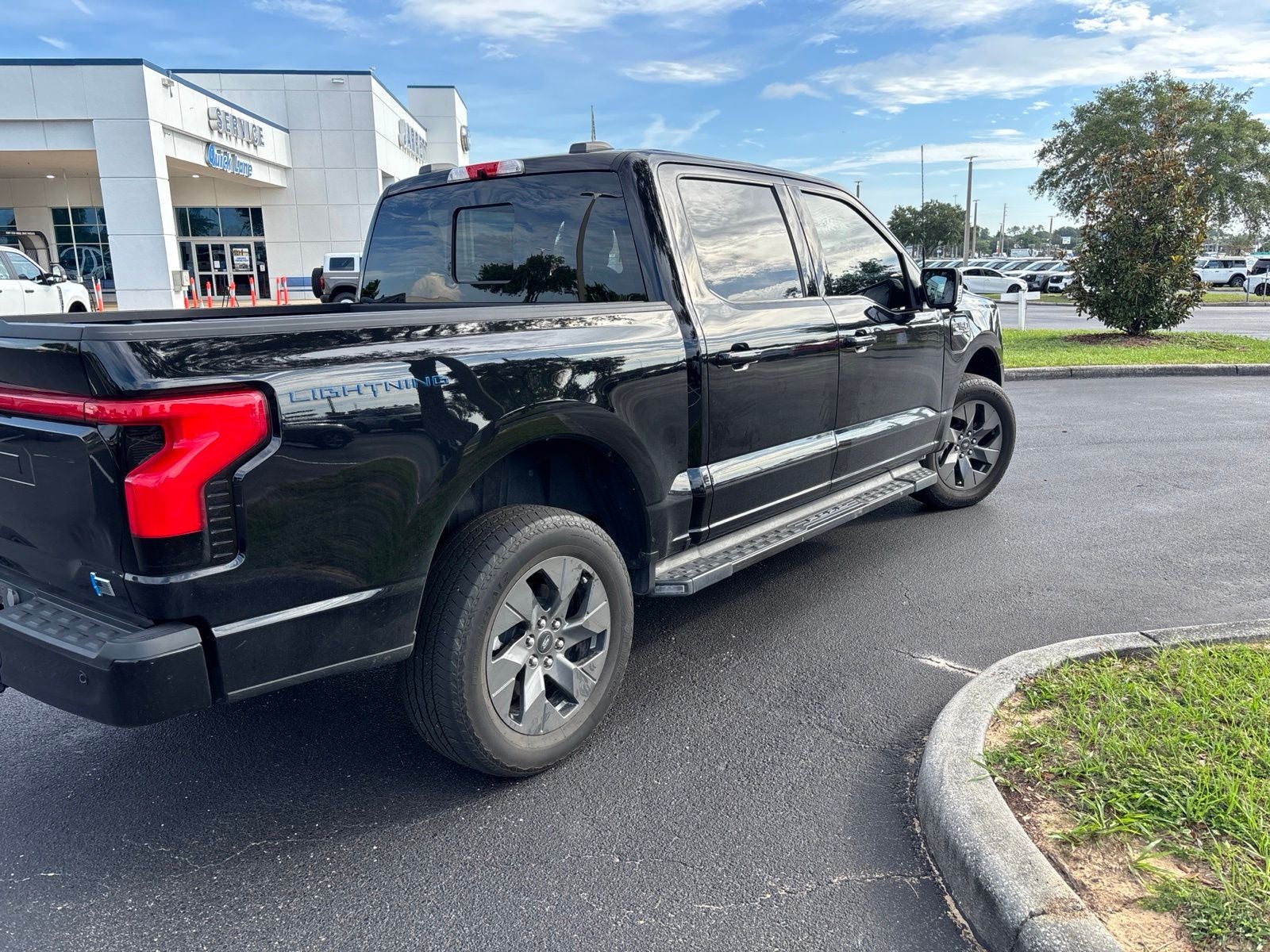 2023 Ford F-150 Lightning Lariat