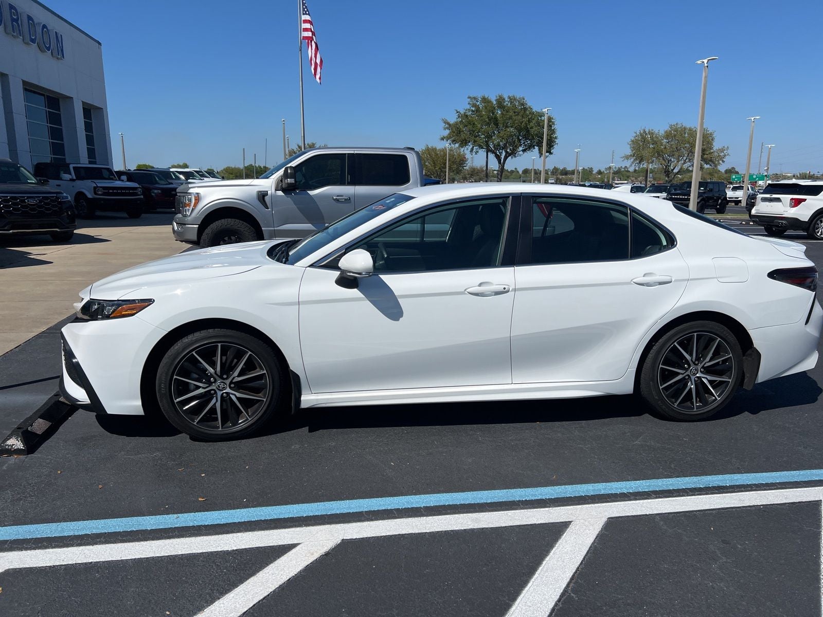 2023 Toyota Camry SE