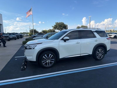 2022 Nissan Pathfinder Platinum