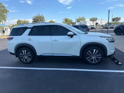 2022 Nissan Pathfinder Platinum