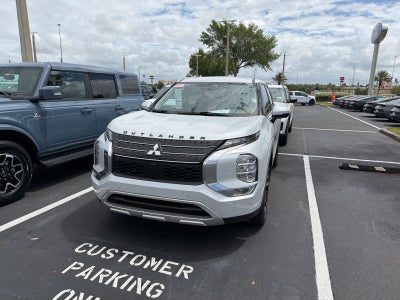 2024 Mitsubishi Outlander SE