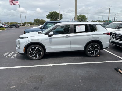 2024 Mitsubishi Outlander SE