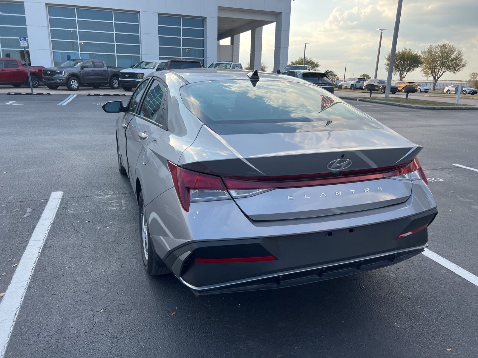 2025 Hyundai Elantra SE