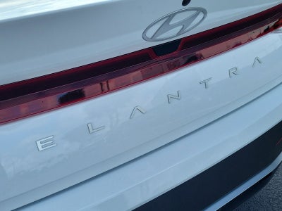 2025 Hyundai Elantra SE
