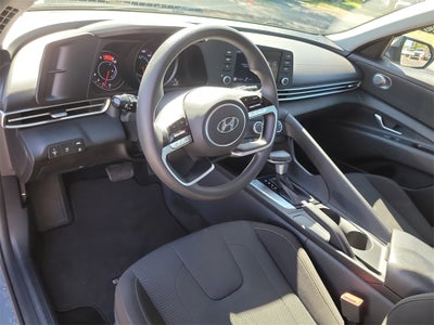 2022 Hyundai Elantra SE