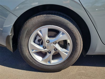 2022 Hyundai Elantra SE